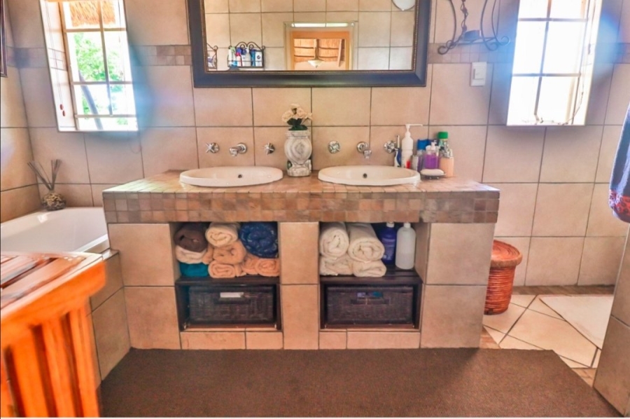 3 Bedroom Property for Sale in Flamwood North West